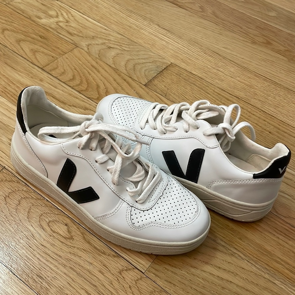 Women’s size 7.5 Veja Sneakers